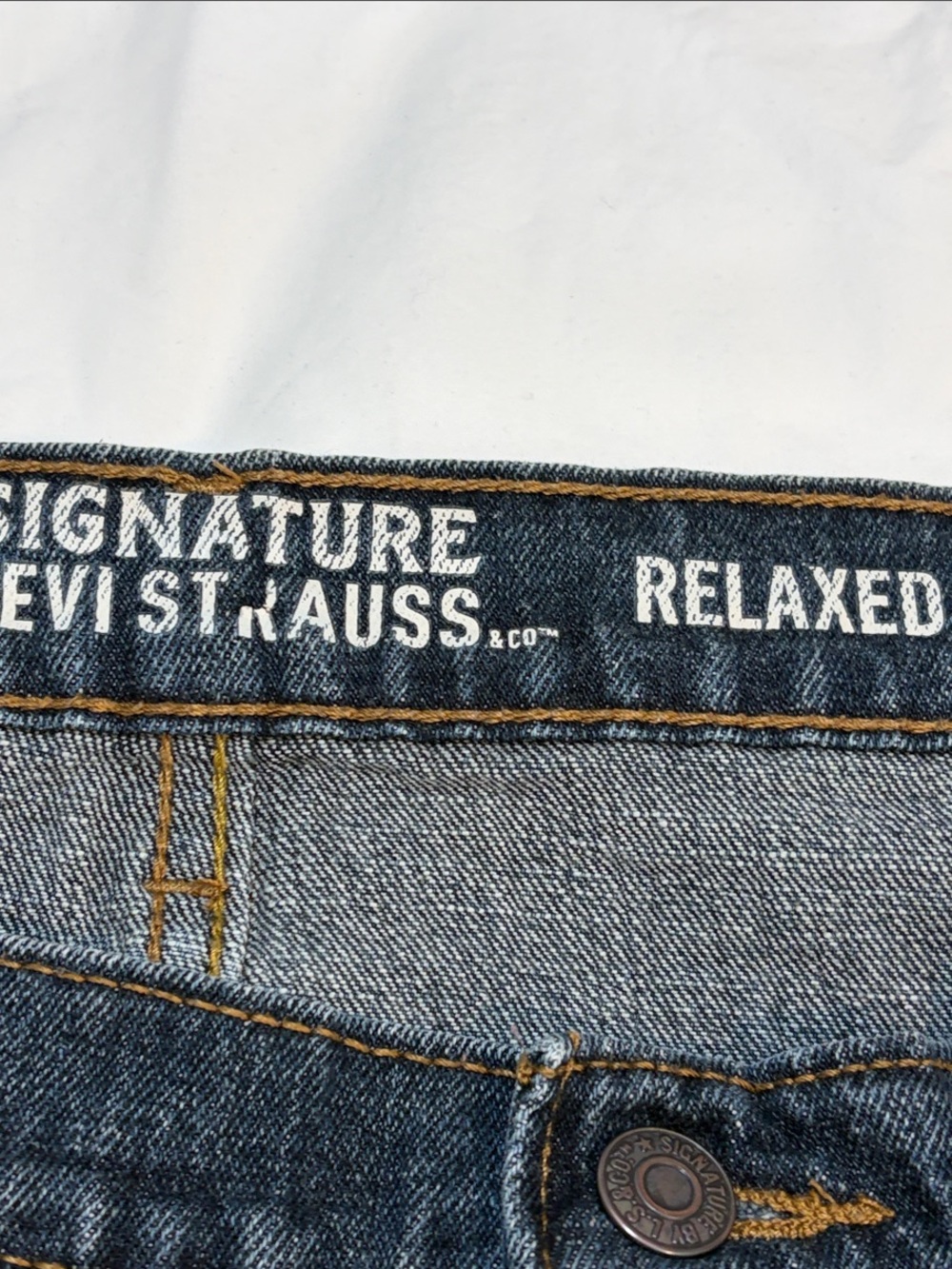 Signature by Levi Strauss Men's Relaxed Jeans in Indigo Blue - Picture 3 of 5